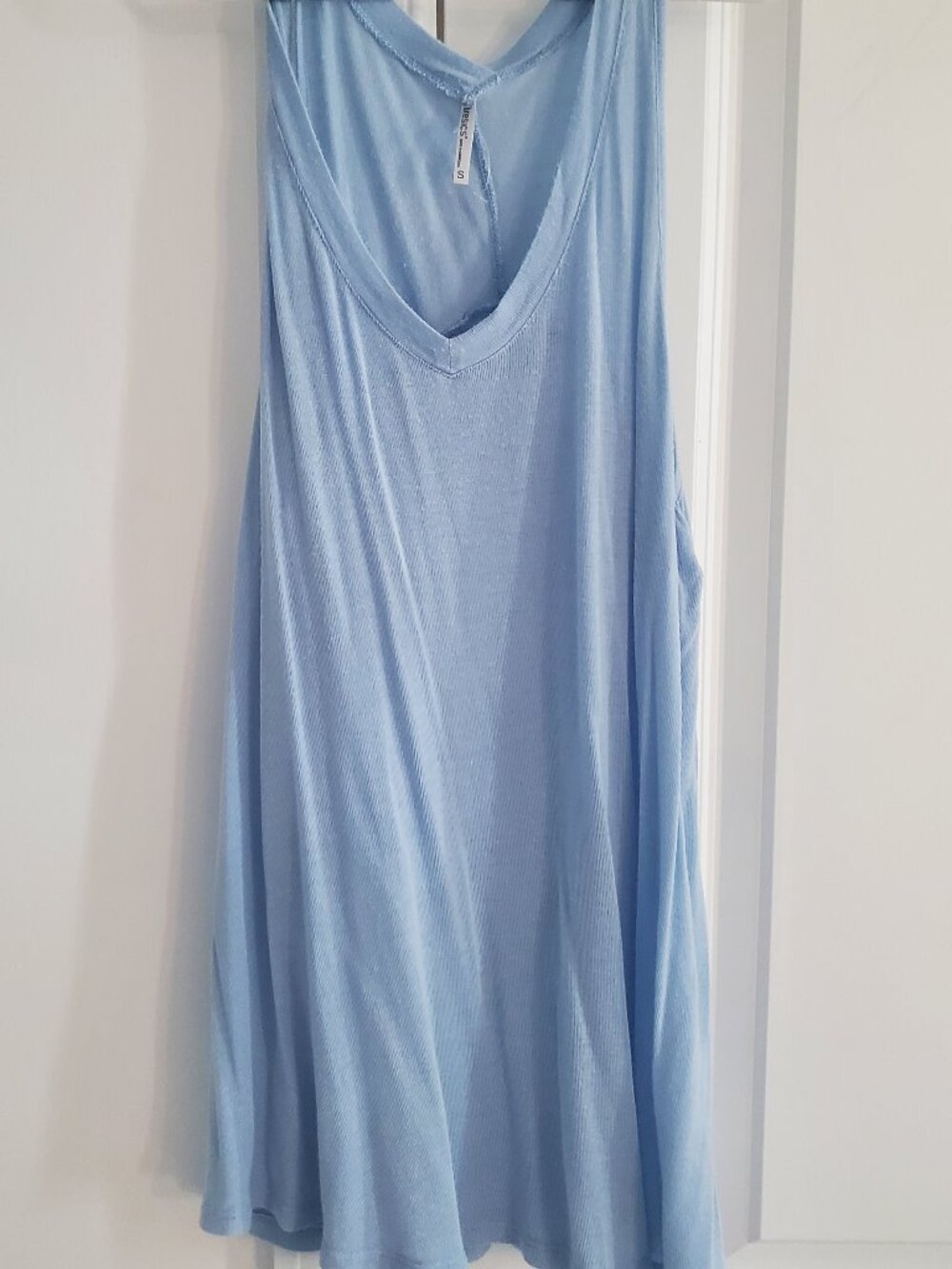 Tresics Baby Blue V Neck Flowy Tank Top- M